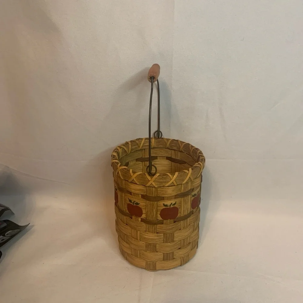 Small Round Apple Basket with Handle